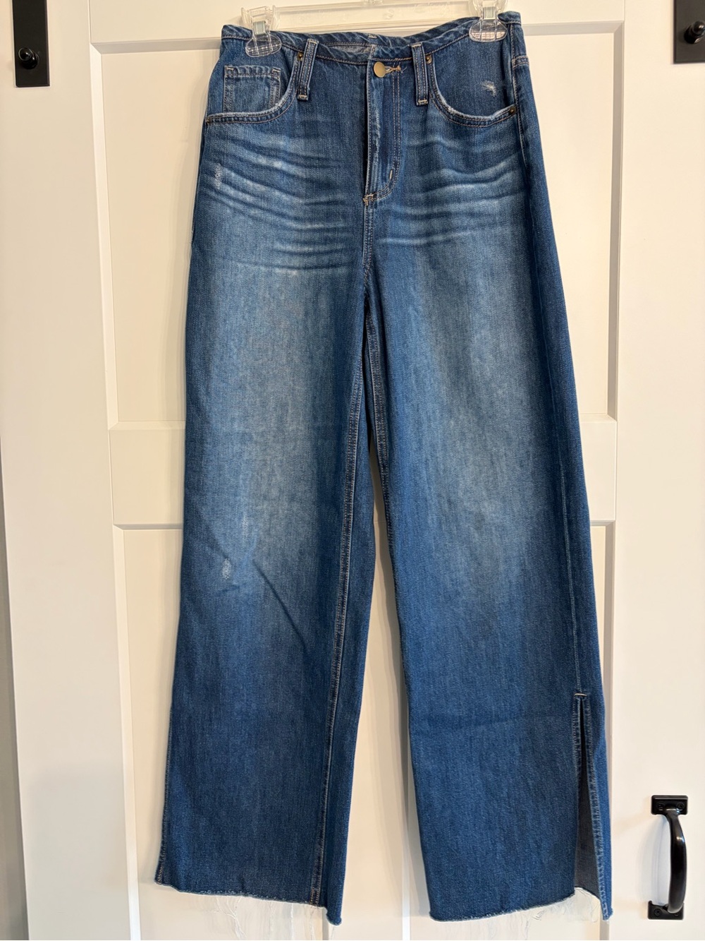 Evereve Wide Leg Jeans in Medium Blue Wash